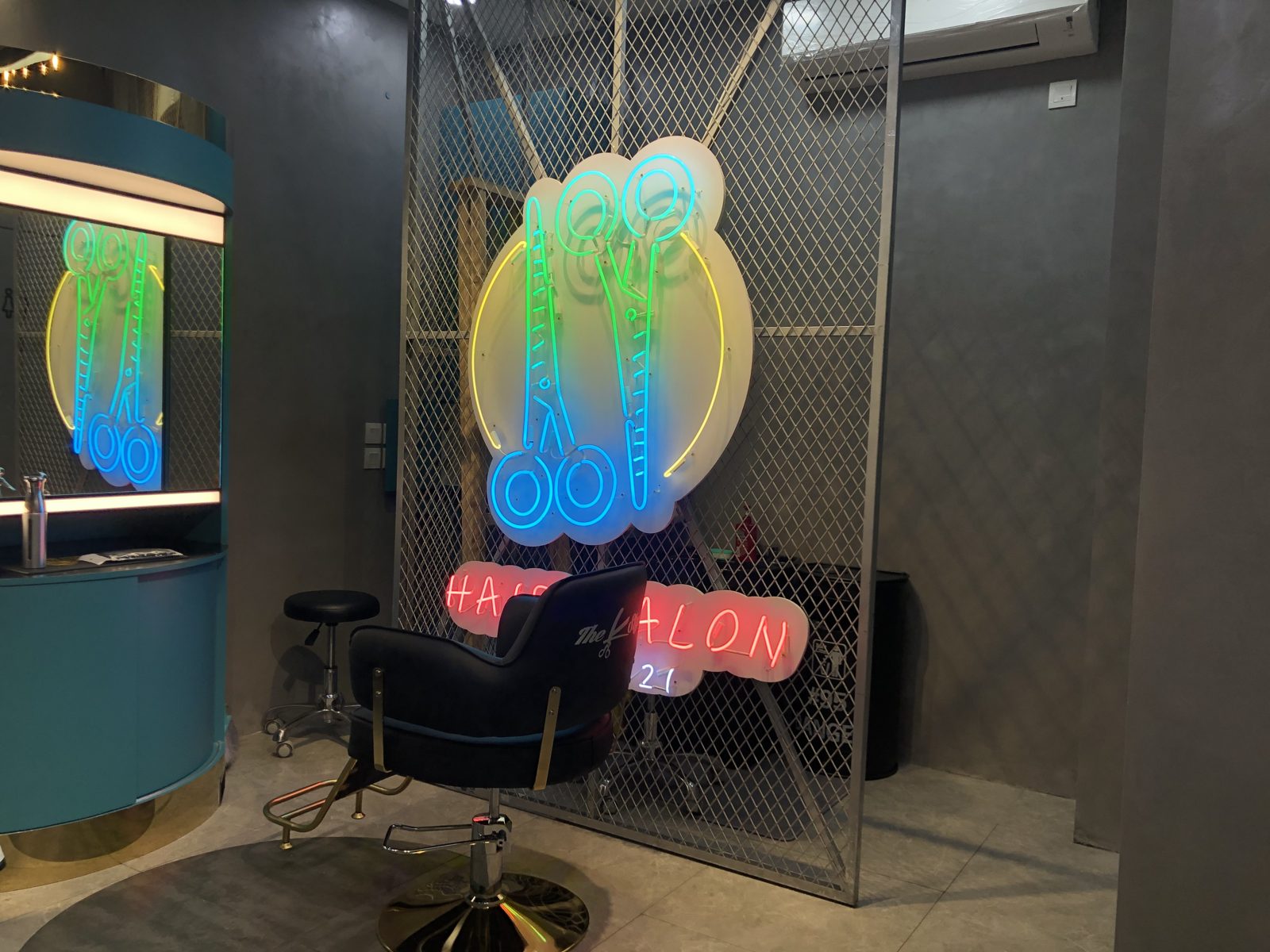 氹仔消防局店店內霓虹燈裝飾